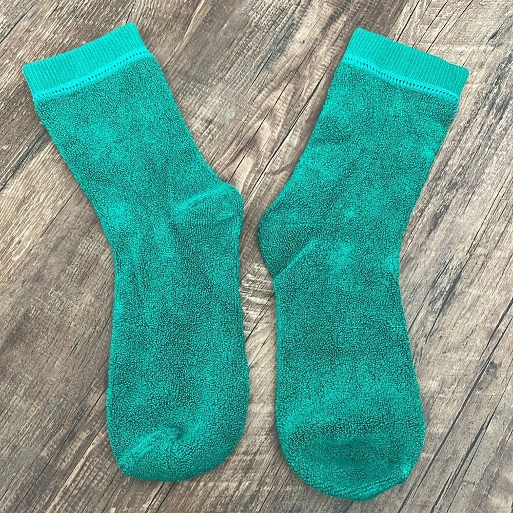 UGG Kelly Green Terrycloth Crew Socks🥦 - Picture 2 of 4